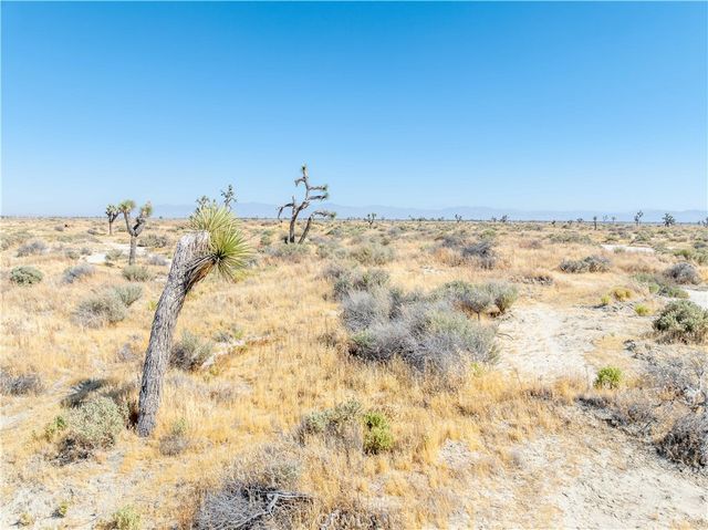 22 Avenue F, Redman, CA 93535