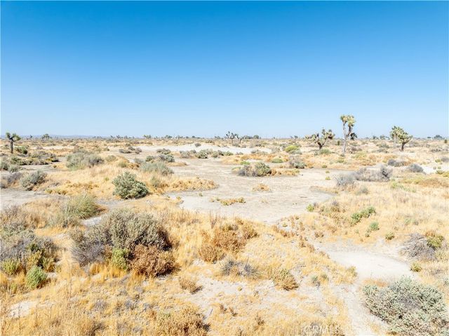 22 Avenue F, Redman, CA 93535