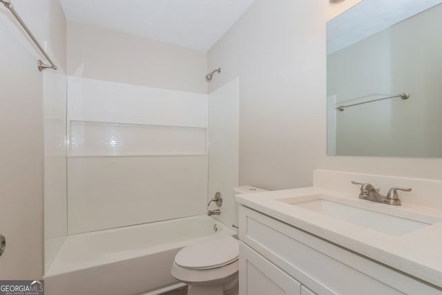 565 Greenview Avenue SE, Conyers, GA 30094