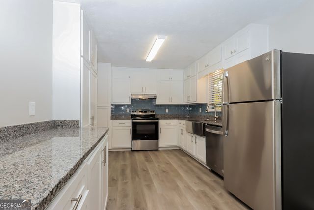 565 Greenview Avenue SE, Conyers, GA 30094