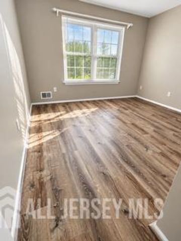 60 Pheasant Run, Edison, NJ 08820