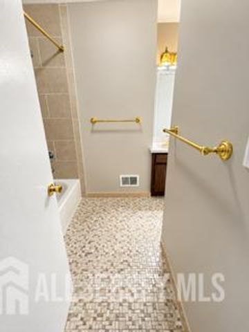 60 Pheasant Run, Edison, NJ 08820