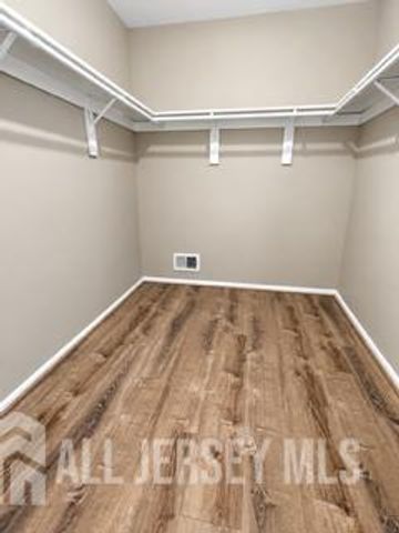 60 Pheasant Run, Edison, NJ 08820