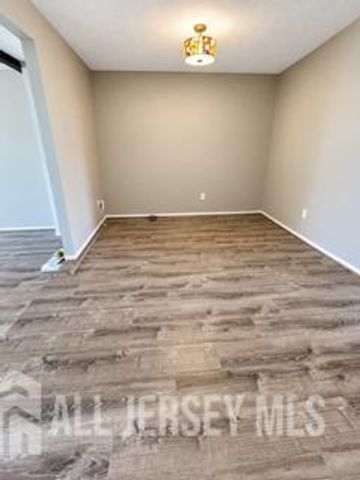60 Pheasant Run, Edison, NJ 08820