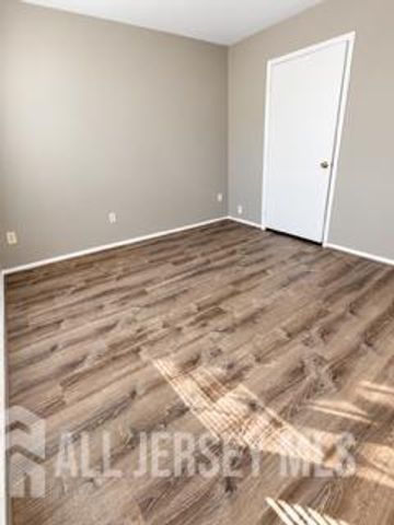 60 Pheasant Run, Edison, NJ 08820