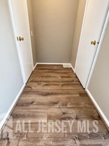 60 Pheasant Run, Edison, NJ 08820