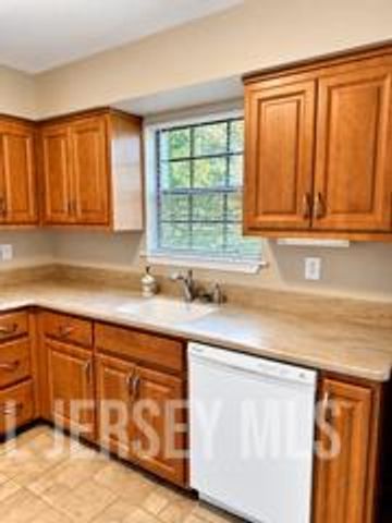 60 Pheasant Run, Edison, NJ 08820