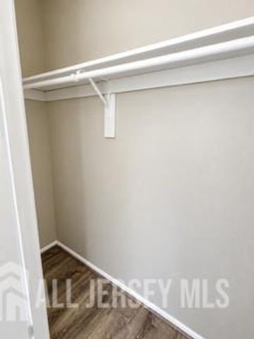 60 Pheasant Run, Edison, NJ 08820