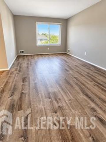 60 Pheasant Run, Edison, NJ 08820