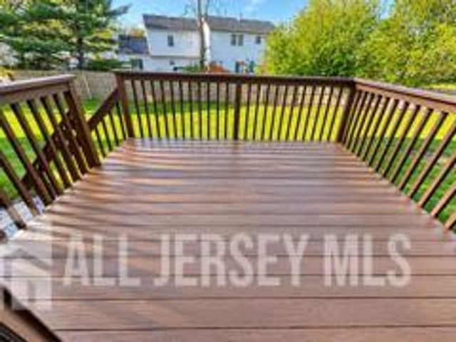60 Pheasant Run, Edison, NJ 08820