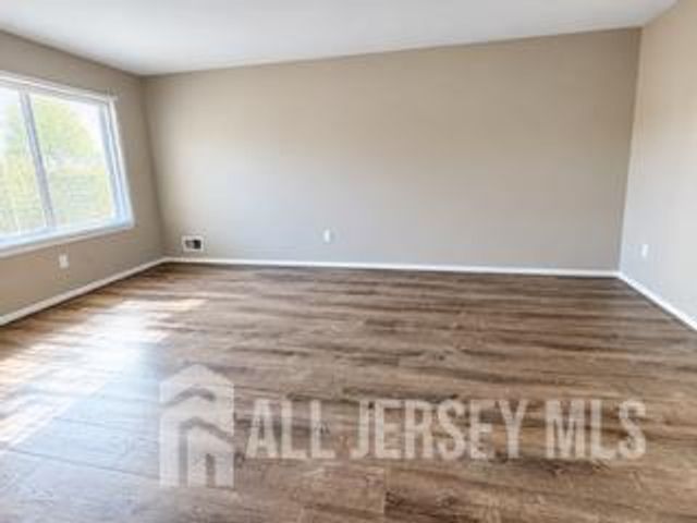 60 Pheasant Run, Edison, NJ 08820
