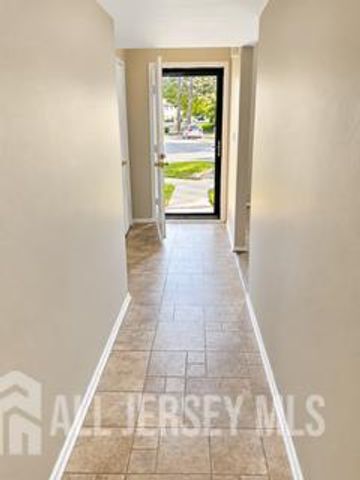 60 Pheasant Run, Edison, NJ 08820