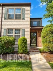 60 Pheasant Run, Edison, NJ 08820