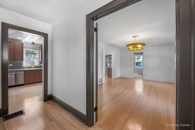 95 Pine Avenue, Riverside, IL 60546
