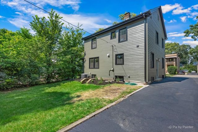 95 Pine Avenue, Riverside, IL 60546