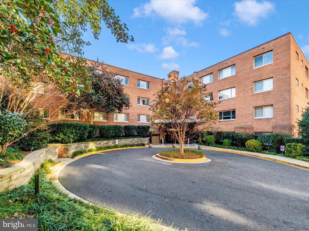 3900 TUNLAW RD NW #104, Washington, DC 20007