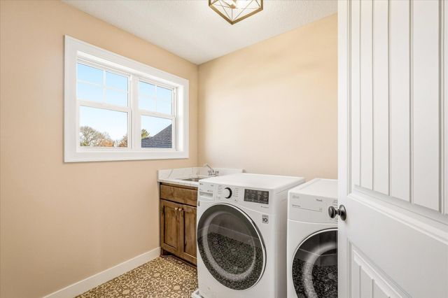 25686 Euclid Avenue, Wyoming, MN 55092