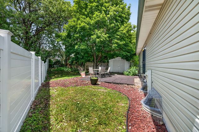 72 White Oaks Road, Matteson, IL 60443