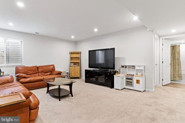 4266 SECRETARIAT ST, Harrisburg, PA 17112