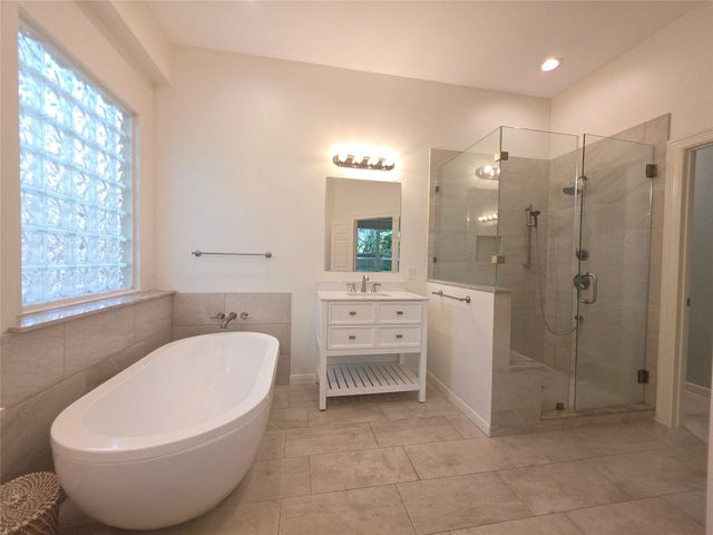 6 Cheshire Glen Court, The Woodlands, TX 77382