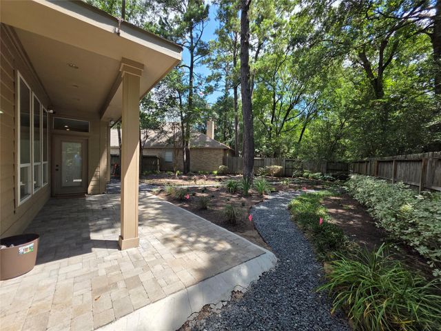 6 Cheshire Glen Court, The Woodlands, TX 77382