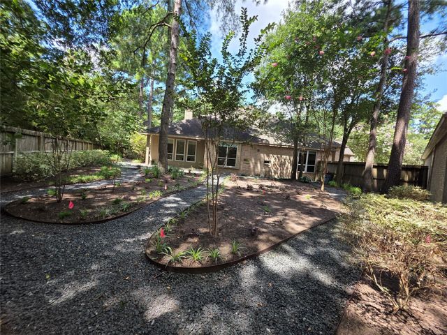 6 Cheshire Glen Court, The Woodlands, TX 77382