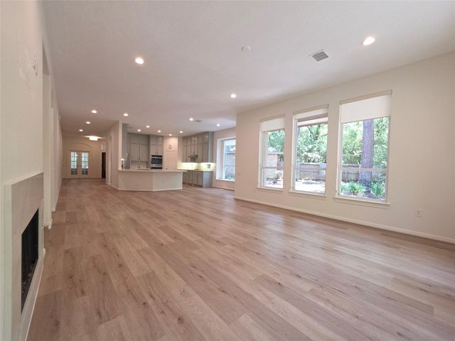 6 Cheshire Glen Court, The Woodlands, TX 77382