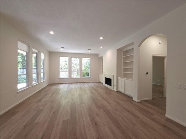 6 Cheshire Glen Court, The Woodlands, TX 77382