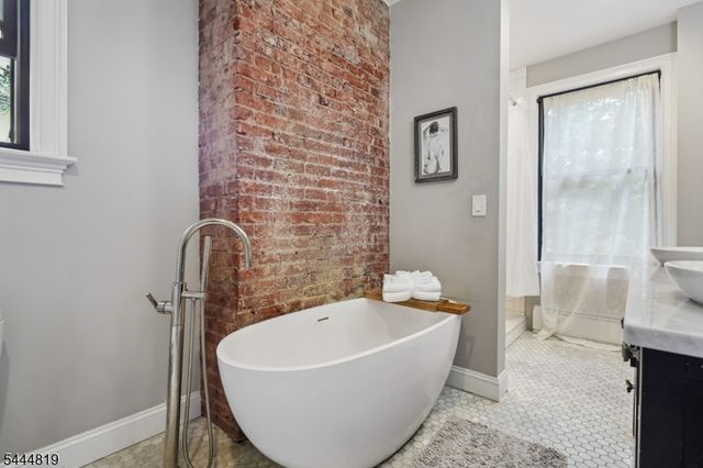 70 Hillside Ave, West Orange Twp., NJ 07052