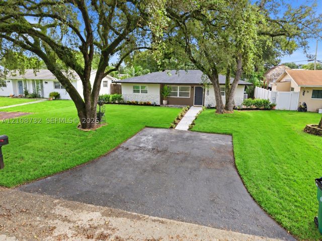 5180 SW 27th Ter, Dania Beach, FL 33312