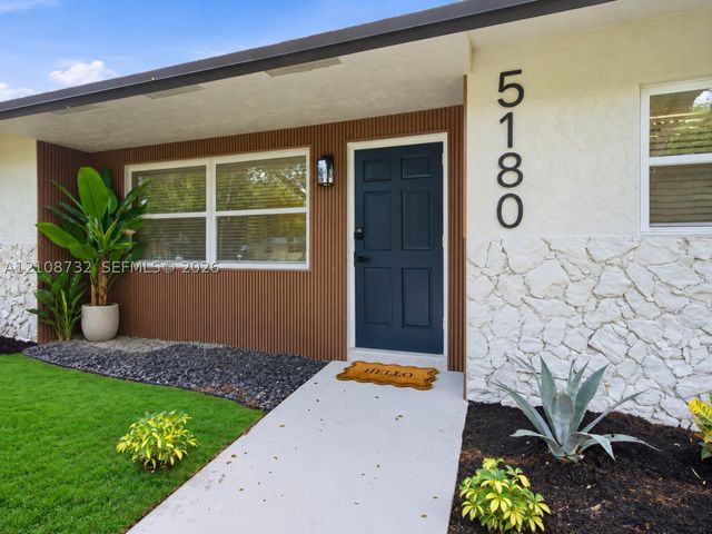 5180 SW 27th Ter, Dania Beach, FL 33312