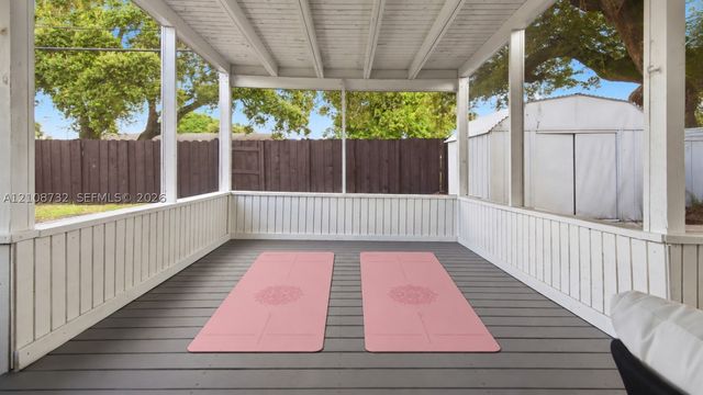 5180 SW 27th Ter, Dania Beach, FL 33312
