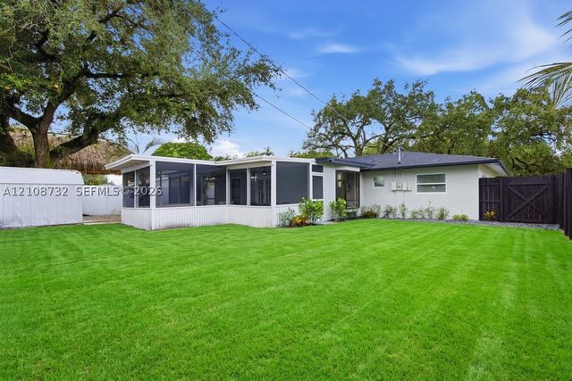 5180 SW 27th Ter, Dania Beach, FL 33312
