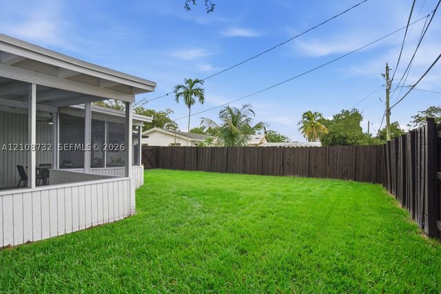 5180 SW 27th Ter, Dania Beach, FL 33312