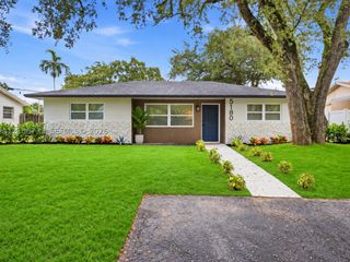 5180 SW 27th Ter, Dania Beach, FL 33312
