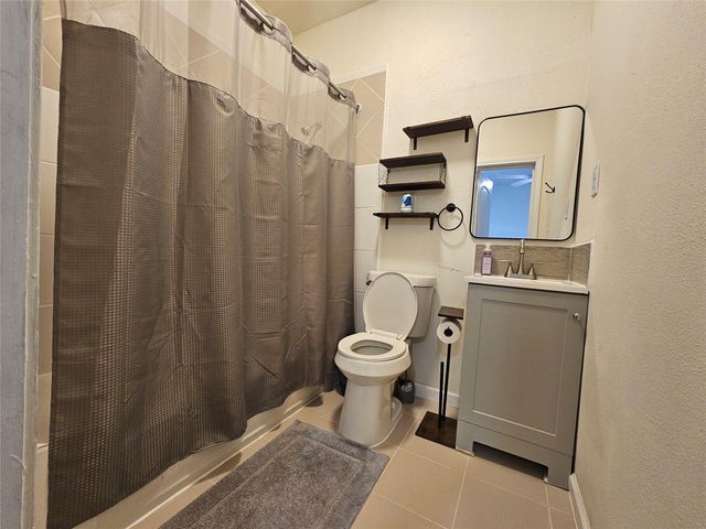 7501 Hillsboro Street 1, Houston, TX 77020