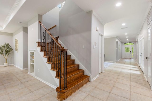 3 S Altwood Circle, The Woodlands, TX 77382