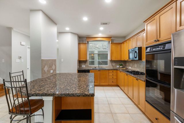 3 S Altwood Circle, The Woodlands, TX 77382