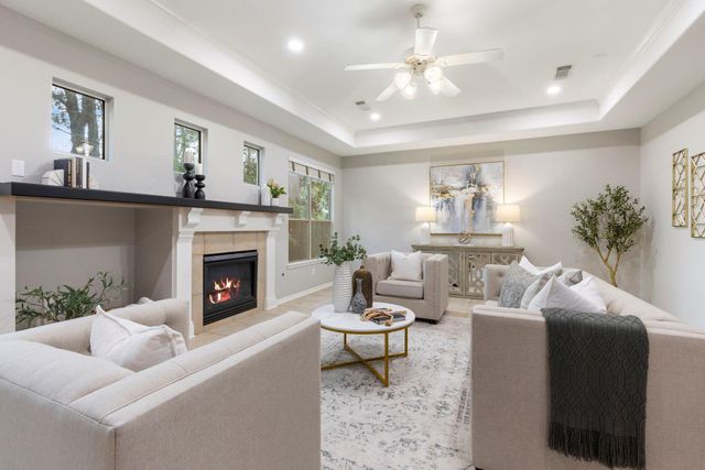 3 S Altwood Circle, The Woodlands, TX 77382