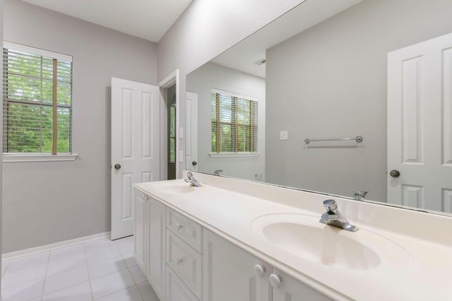 3 S Altwood Circle, The Woodlands, TX 77382