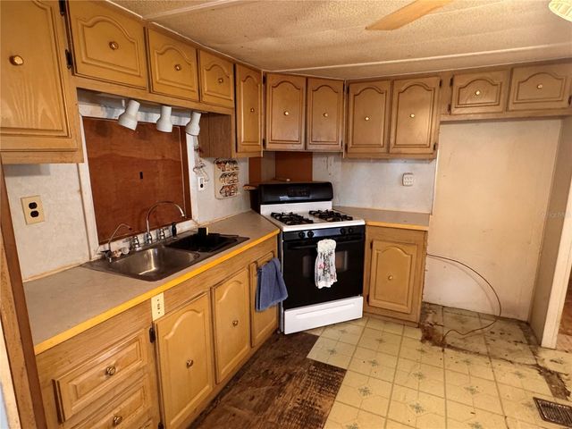 5042 76TH STREET N, St Petersburg, FL 33709