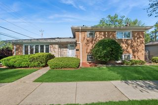 4159 Golf Road, Skokie, IL 60076