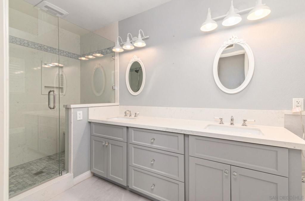 Image 9 of property listing at 18192 Calle Estepona, San Diego, CA 92128