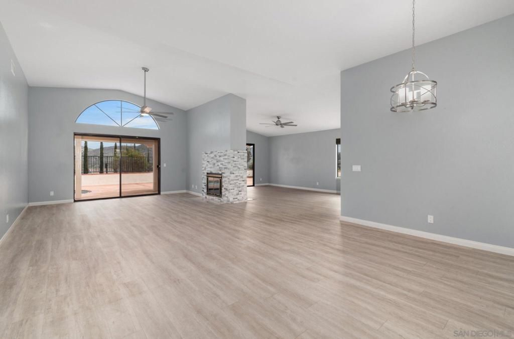 Image 3 of property listing at 18192 Calle Estepona, San Diego, CA 92128