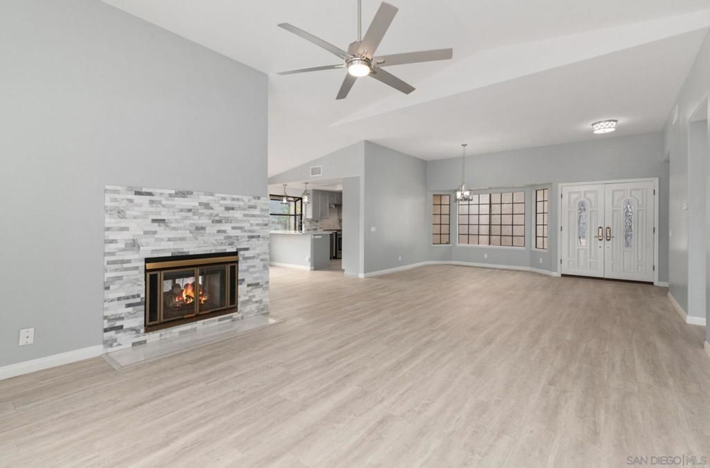 Image 4 of property listing at 18192 Calle Estepona, San Diego, CA 92128