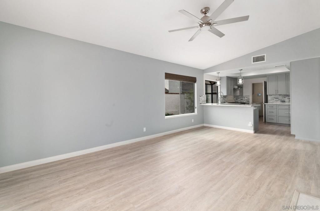 Image 5 of property listing at 18192 Calle Estepona, San Diego, CA 92128