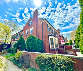 50 Cranford Lane, Grosse Pointe, MI 48230
