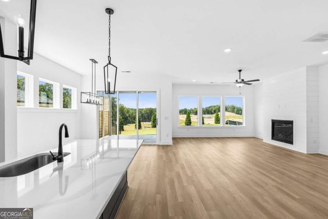 1403 Autumn Lake Drive SW, Gainesville, GA 30504