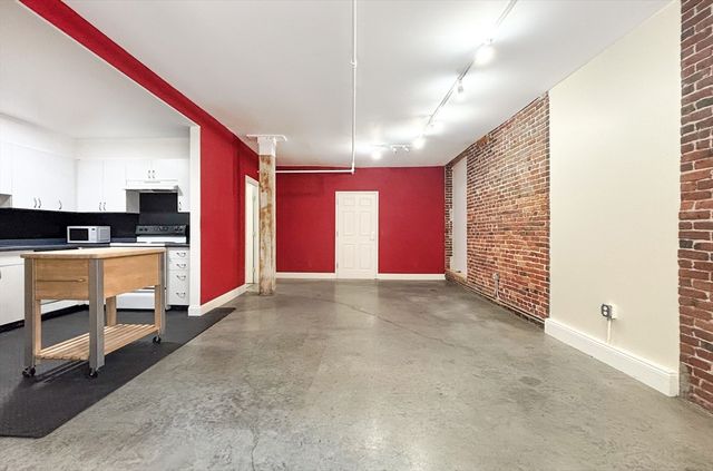 172 Middle St 303, Lowell, MA 01852