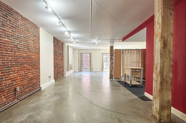 172 Middle St 303, Lowell, MA 01852